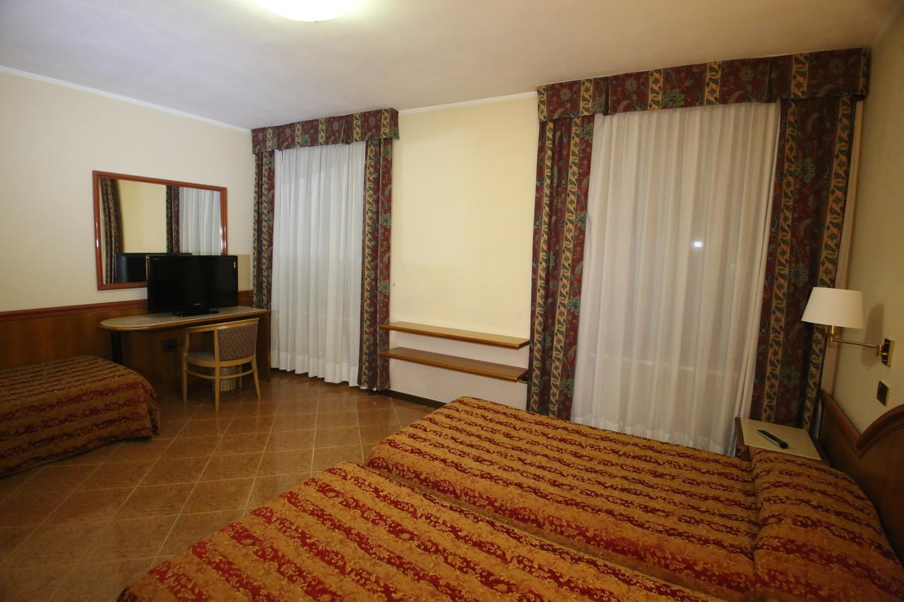 Hotel Paris Castel Goffredo 外观 照片