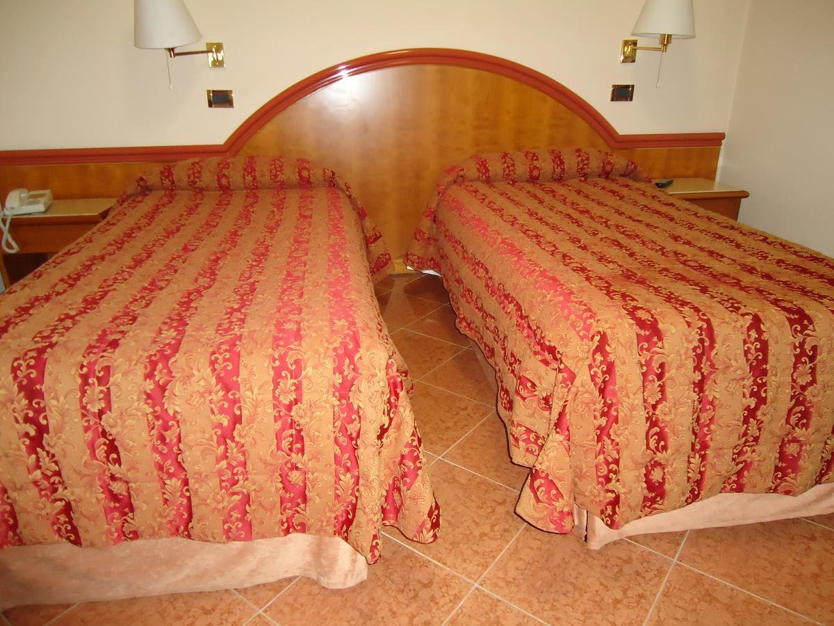Hotel Paris Castel Goffredo 外观 照片